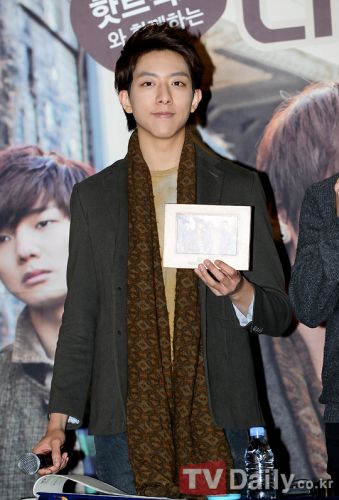CNBLUE_ݺͽ^lPע